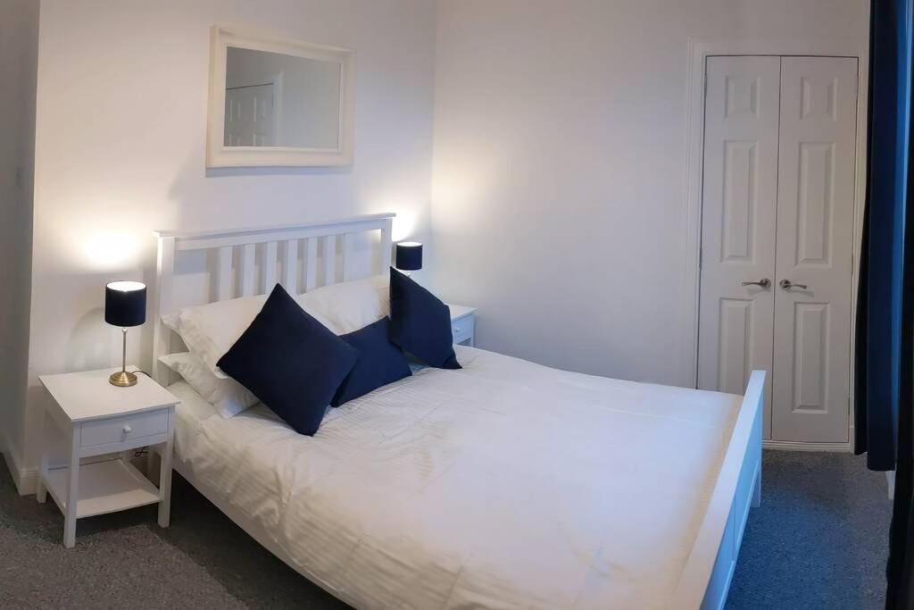 Glenfinnan - Two Bedroom Apartment ดันเฟิร์มลิน ภายนอก รูปภาพ